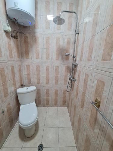 Ένα μπάνιο στο New Bazaar Hostel