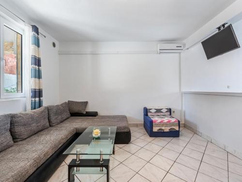 Fotografie z fotogalerie ubytování Homely Apartment in Vir with Balcony v destinaci Vir