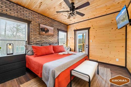 Postel nebo postele na pokoji v ubytování Hidden Gem Masterpiece By Ghosal Luxury Lodging