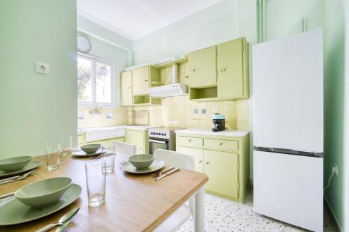 Spacious 3 Bedroom Flat at Metro