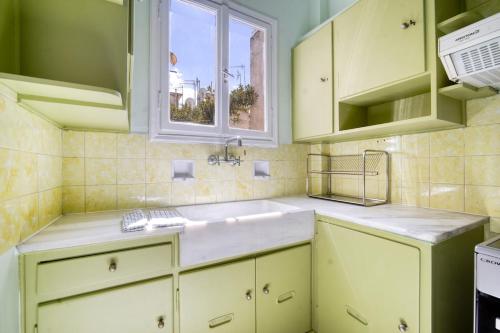 Spacious 3 Bedroom Flat at Metro