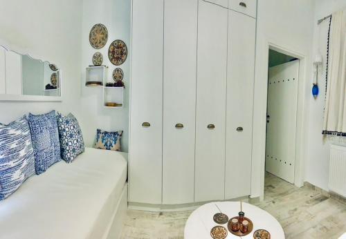 a living room with a white couch and a table at 1922 Epoch Harmony Oikia in Volos