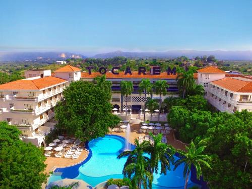 A view of the pool at Hotel Tocarema or nearby