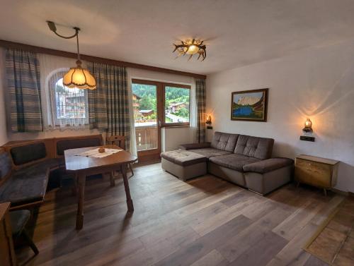 a living room with a couch and a table at Bergfreund in Lermoos