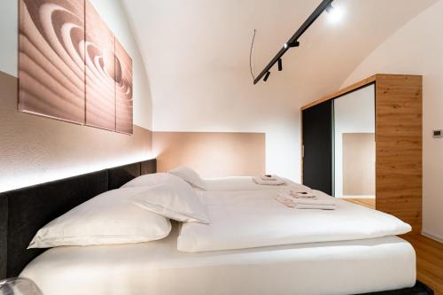 Modern Apartment in the Heart of the Cityにあるベッド