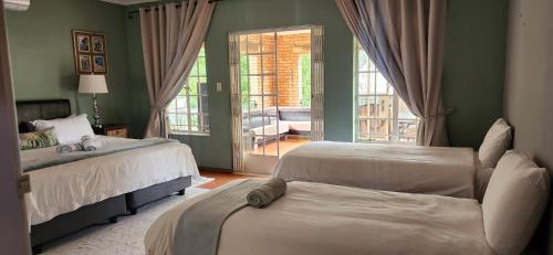 Postel nebo postele na pokoji v ubytování Mahogany Guesthouse Mbombela