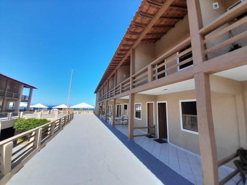 Ban công/sân hiên tại Casa espaçosa à beira-mar Peró Cabo Frio RJ
