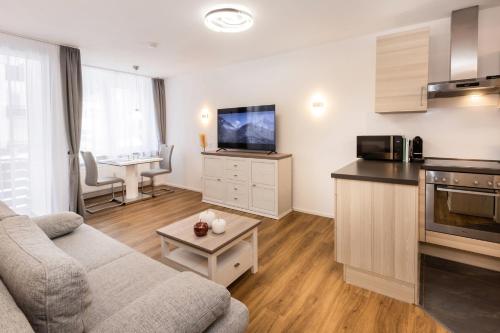 Køkken eller tekøkken på FeWo-Bergromantik mit Sauna und Pool