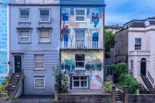 Artful flat with skyline view, Stokes Croft photo 7
