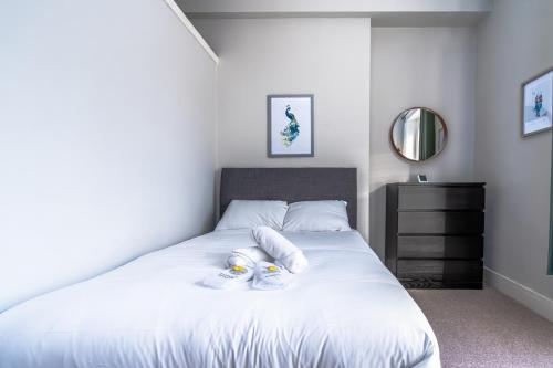 Artful flat with skyline view, Stokes Croft photo 15