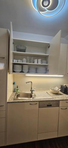 Penthouse Apartment 1511 Gerlitzen - Ski in -Ski out!にあるキッチンまたは簡易キッチン