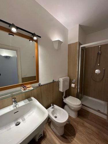 Ένα μπάνιο στο Plaza Apartment