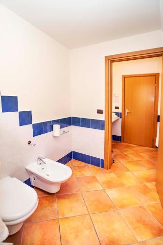 a bathroom with a toilet and a sink at Le Tartarughe Aparthotel in Letojanni