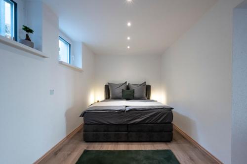 En eller flere senge i et værelse på Modernes, stilvolles Apartment 2