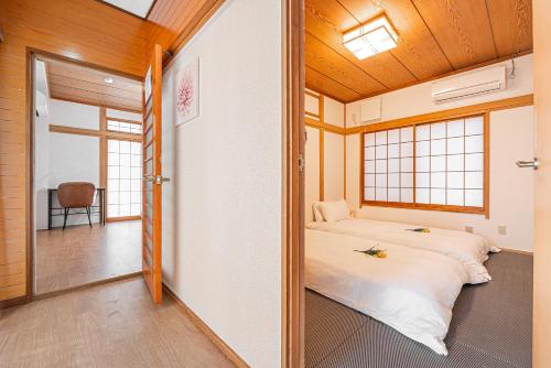 En eller flere senge i et værelse på ZSF-Kameido House -KT0413