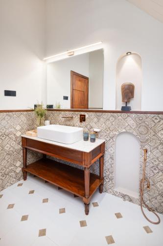 a bathroom with a tub and a large mirror at The Chapter in Nuwara Eliya