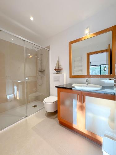 Modern flat in gated complex with pool #1927