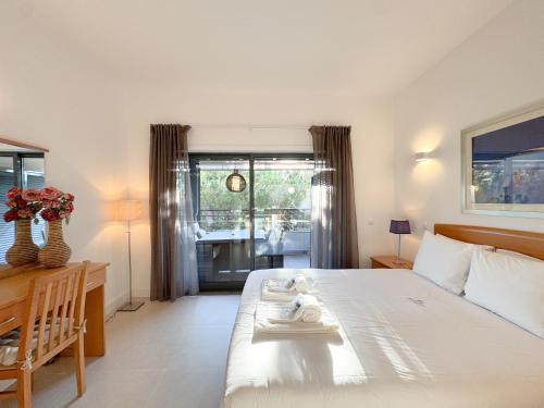 Modern flat in gated complex with pool #1927