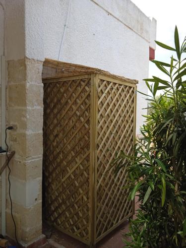 a wooden gate on the side of a building at Villa Del Prete in Sant'Isidoro