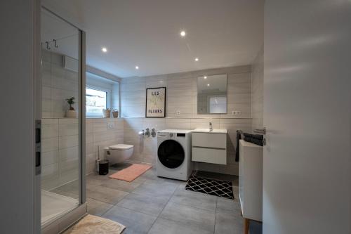 Et badeværelse på Modernes, stilvolles Apartment 3