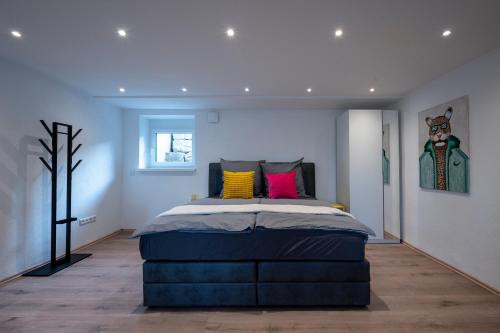 En eller flere senge i et værelse på Modernes, stilvolles Apartment 3