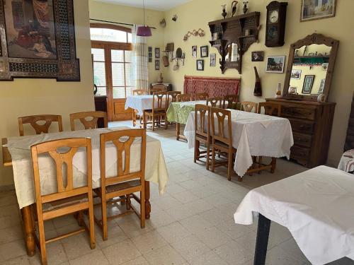 Un restaurant sau alt loc unde se poate mânca la Résidence Tozeur Almadina chambres supérieurs