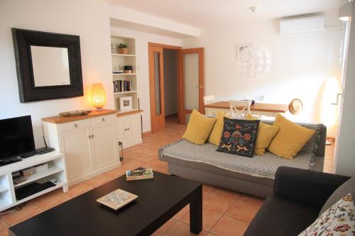 Luxury 2 bed apartment near beach & Port