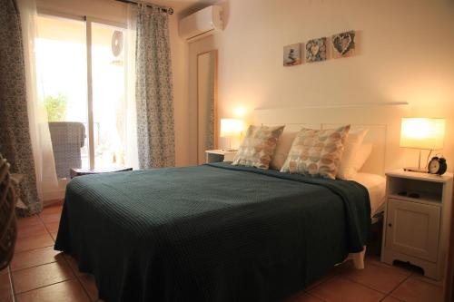 Luxury 2 bed apartment near beach & Port