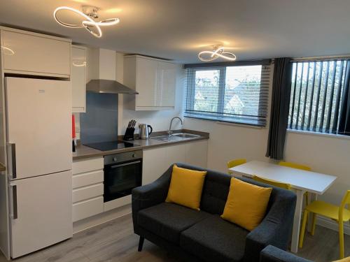 a living room with a couch and a kitchen at Waterloo 3 bed bungalow by the station in Plymouth
