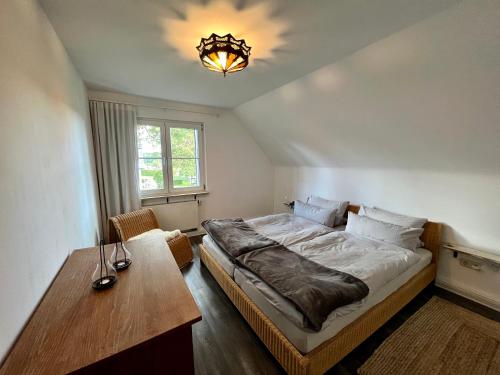 Ένα ή περισσότερα κρεβάτια σε δωμάτιο στο Ferienwohnung im Eifelidyll