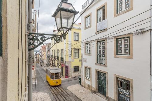 Baroque apart with patio Portuguese Soul Bica Tram 4p