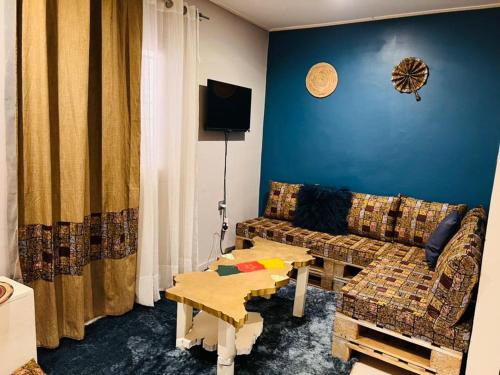 a living room with a couch and a table at Résidence Karamel Yaoundé Anguissa in Yaoundé