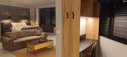 Ένα ή περισσότερα κρεβάτια σε δωμάτιο στο Omega Suites 30