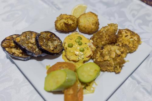 キャンプ場の敷地内または近くでの食事または食べ物