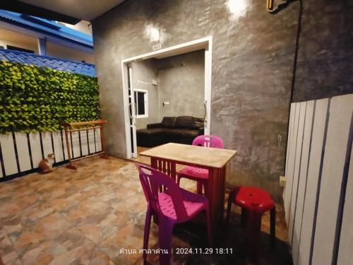 a room with a table and chairs and a couch at Fahad Calm House in Ban Not (1)