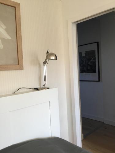 a lamp sitting on top of a dresser in a room at Côté campagne in Pierrefaites