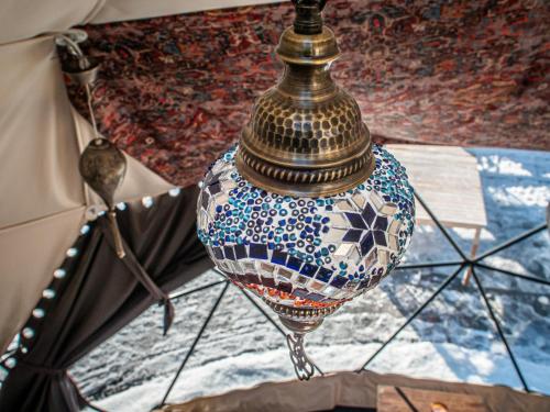 a vase is hanging on top of a table at BUNNY GLAMP in Korbielów