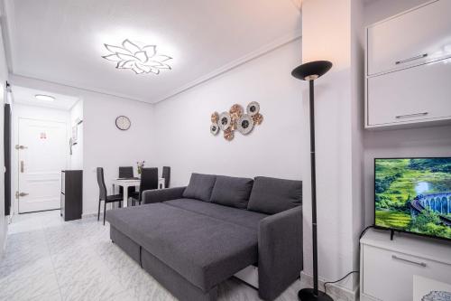 Calle Dinamarca 3 , Beautiful one bedroom appartment, recently renovated, 1 min from Los Locos beach