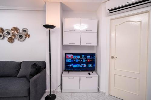 Calle Dinamarca 3 , Beautiful one bedroom appartment, recently renovated, 1 min from Los Locos beach