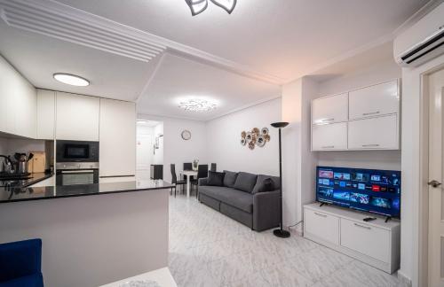 Calle Dinamarca 3 , Beautiful one bedroom appartment, recently renovated, 1 min from Los Locos beach
