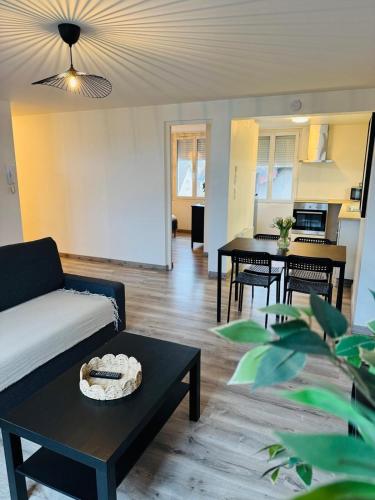 a living room with a couch and a table at 4 - Parc Expo - Zénith - Sud 3 - Campus in Le Grand-Quevilly