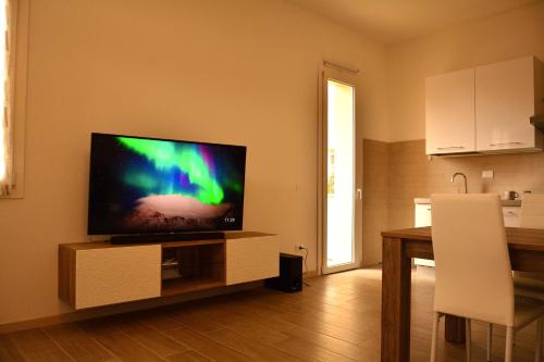 a living room with a flat screen tv on a stand at Pinzi's home in Limite