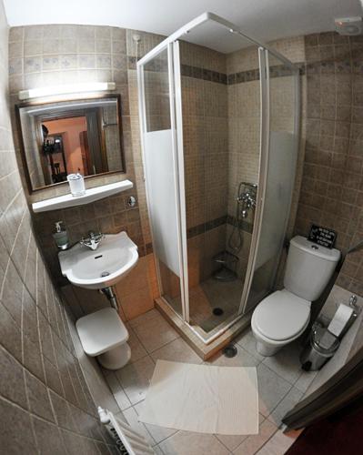 Bagno di Archontiko Repana - Makrinitsa Stone Retreat