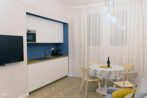 a kitchen and dining room with a table and a tv at Gioia di Roma in Rome