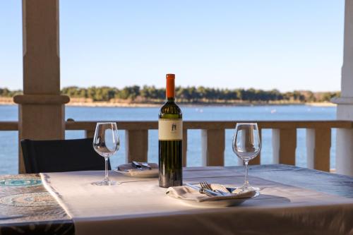 City Center Coastal Escape - Apartments with Sea View or Cozy Room