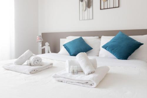 15 minutes from City Center & Metro 2 minutes