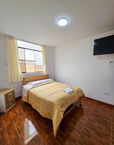 a bedroom with a bed and a large window at Hospedaje Wendy in Puerto Chicama