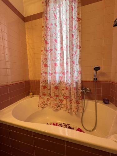 Fiumis - Appartamento elegante vicino FCOにあるバスルーム