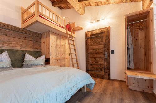 a bedroom with a bunk bed and a ladder at Walker Chalet in Rettenbach