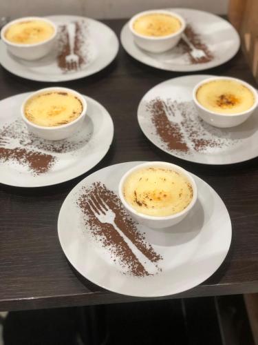 ホテルの敷地内または近くでの食事または食べ物